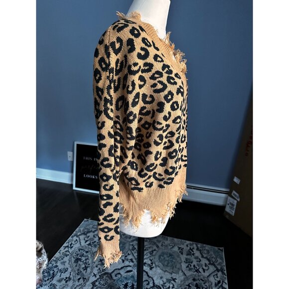 Distressed Leopard sweater by LOVE TREE Large - Picture 3 of 4